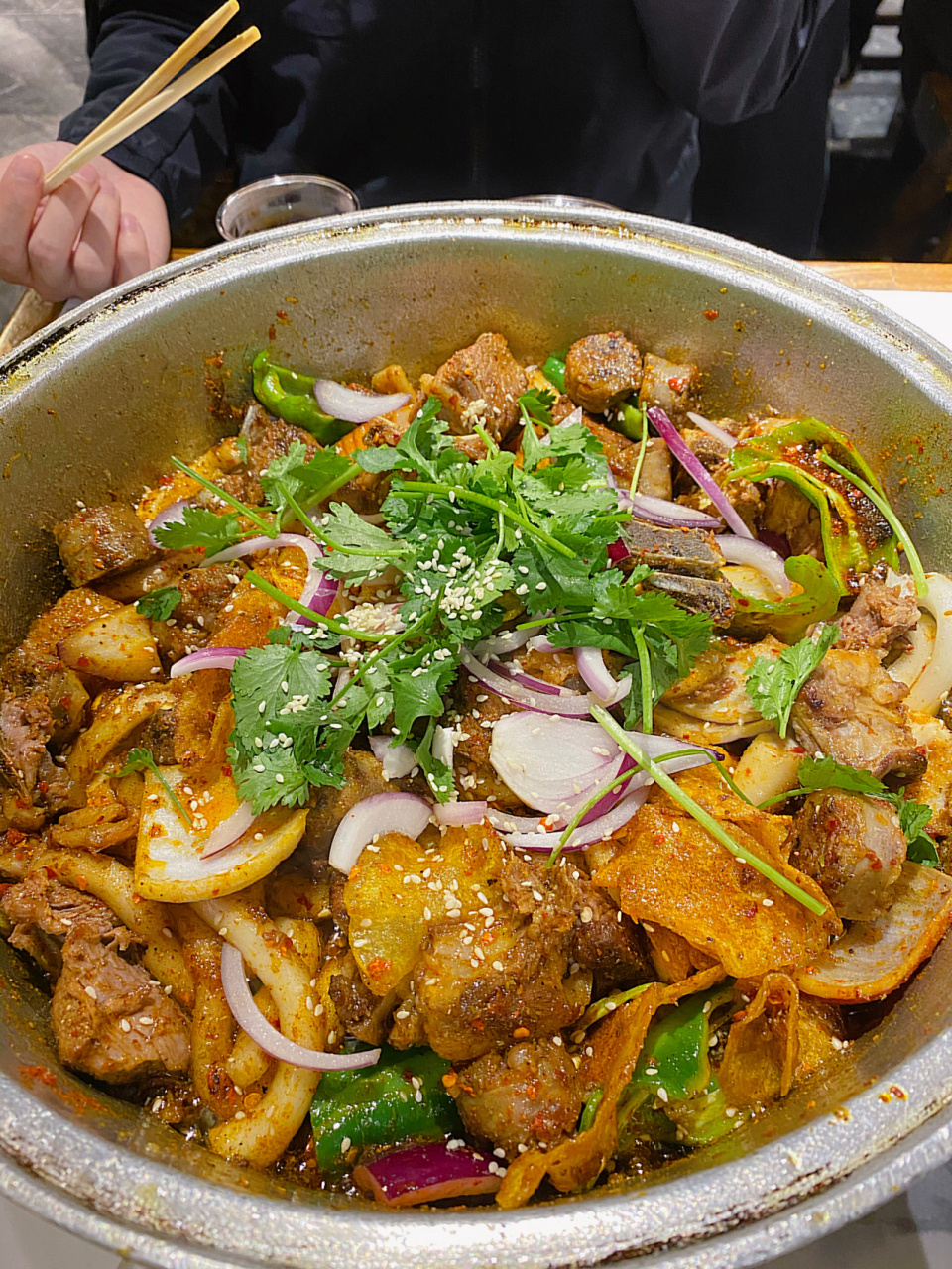 西宁美食-西宁探店|炕锅羊排 当时西北大环线的第一顿,大众上搜了好久