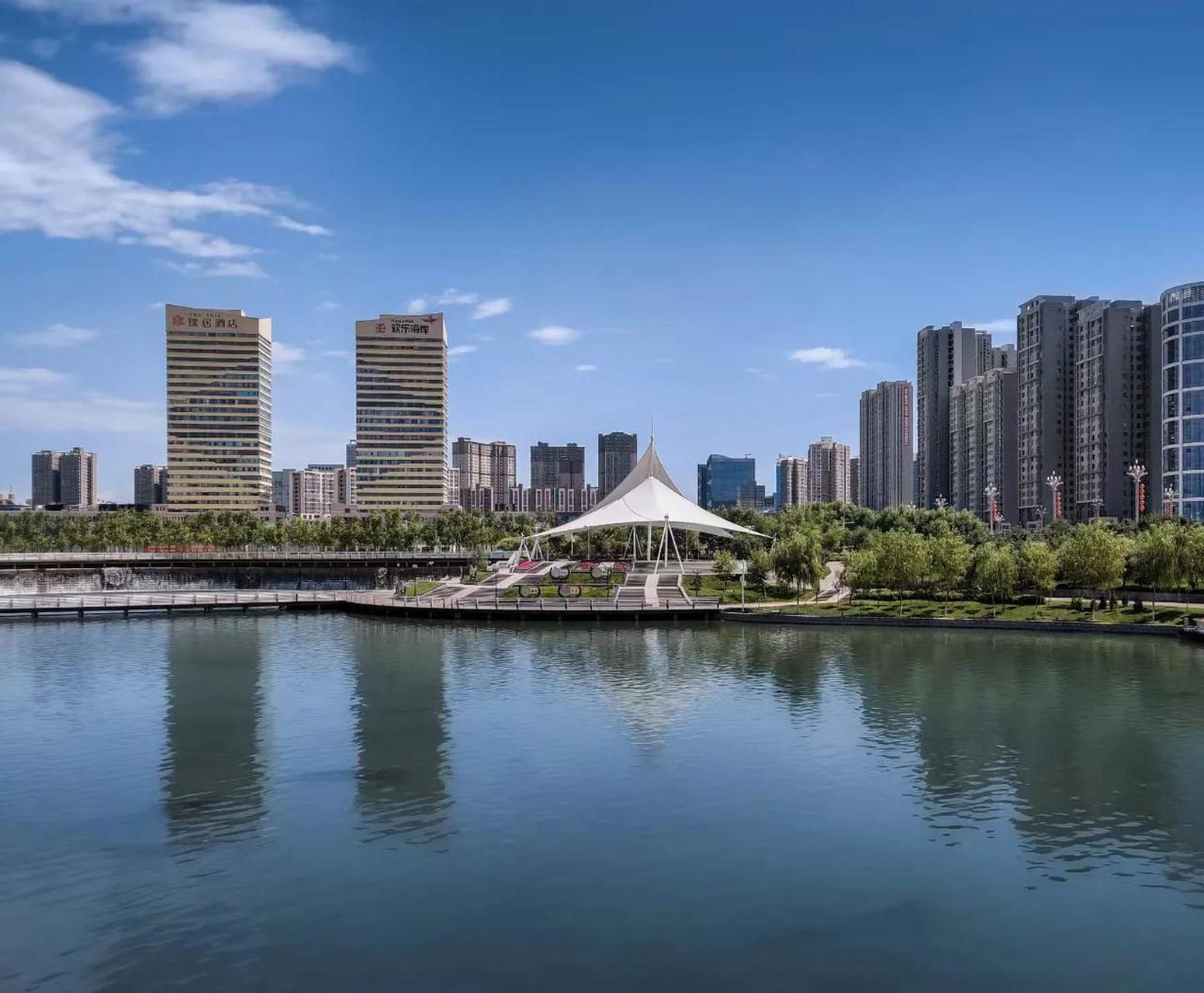 库尔勒市建成区面积115平方公里,这在新疆是第二大城区,库尔勒市区的
