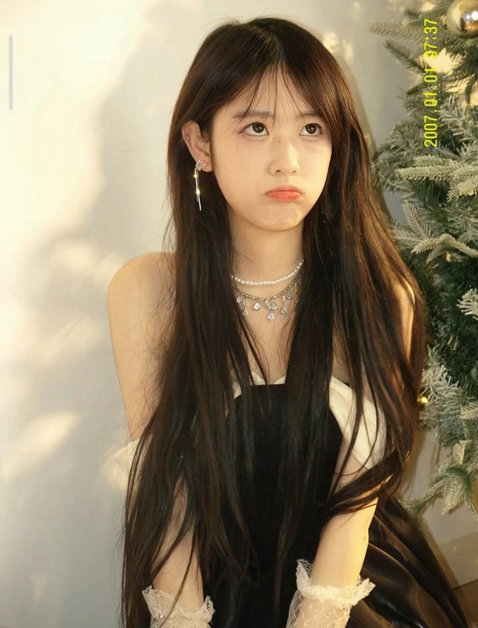 圣诞节的蛇姐,让人无法抗拒. 她自信地说:"小样,看我不迷死你们.