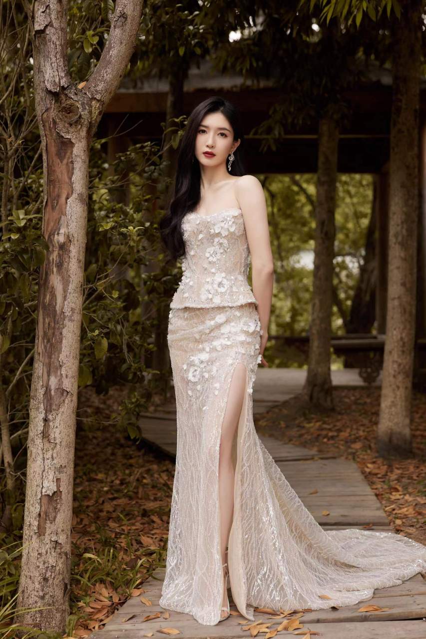 江疏影蕾丝纱裙迷人写真组图