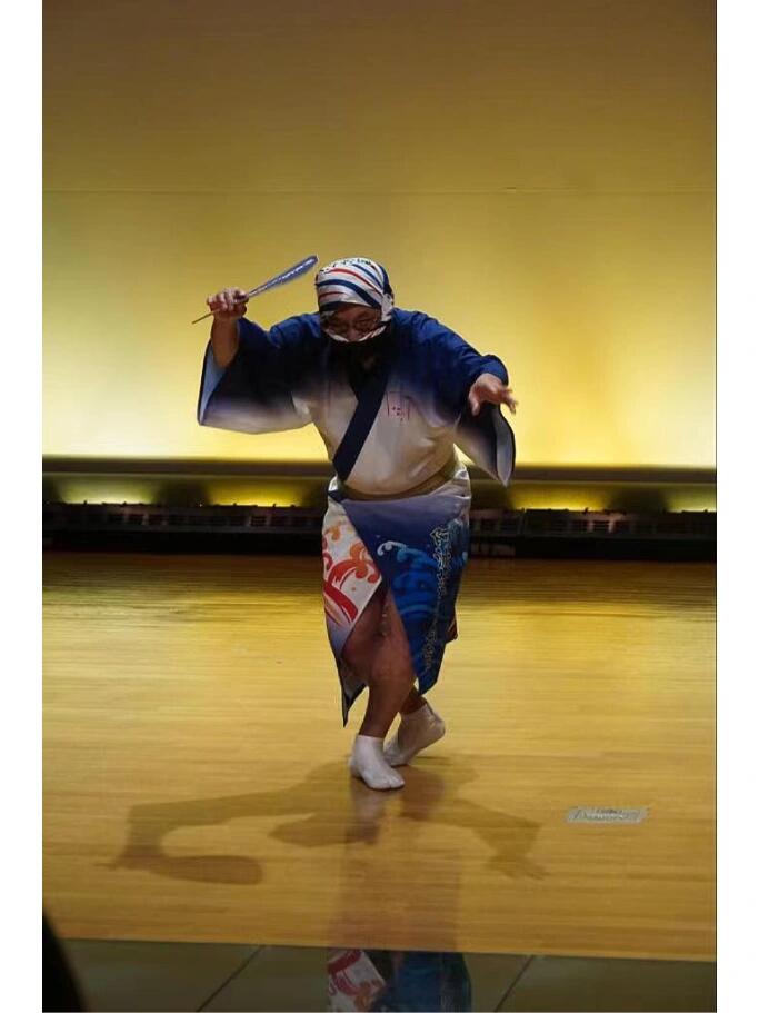 日本德岛阿波舞 阿波舞(日语:阿波おどり),是日本的一种舞蹈,"阿波"是