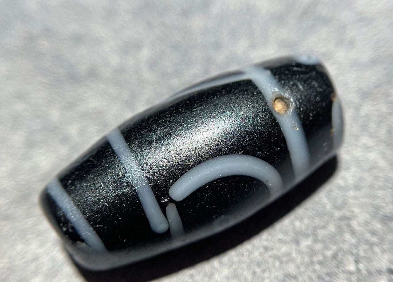 老琉璃天珠 非常胖的一颗两眼老琉璃天珠,尺寸:2.9*1.