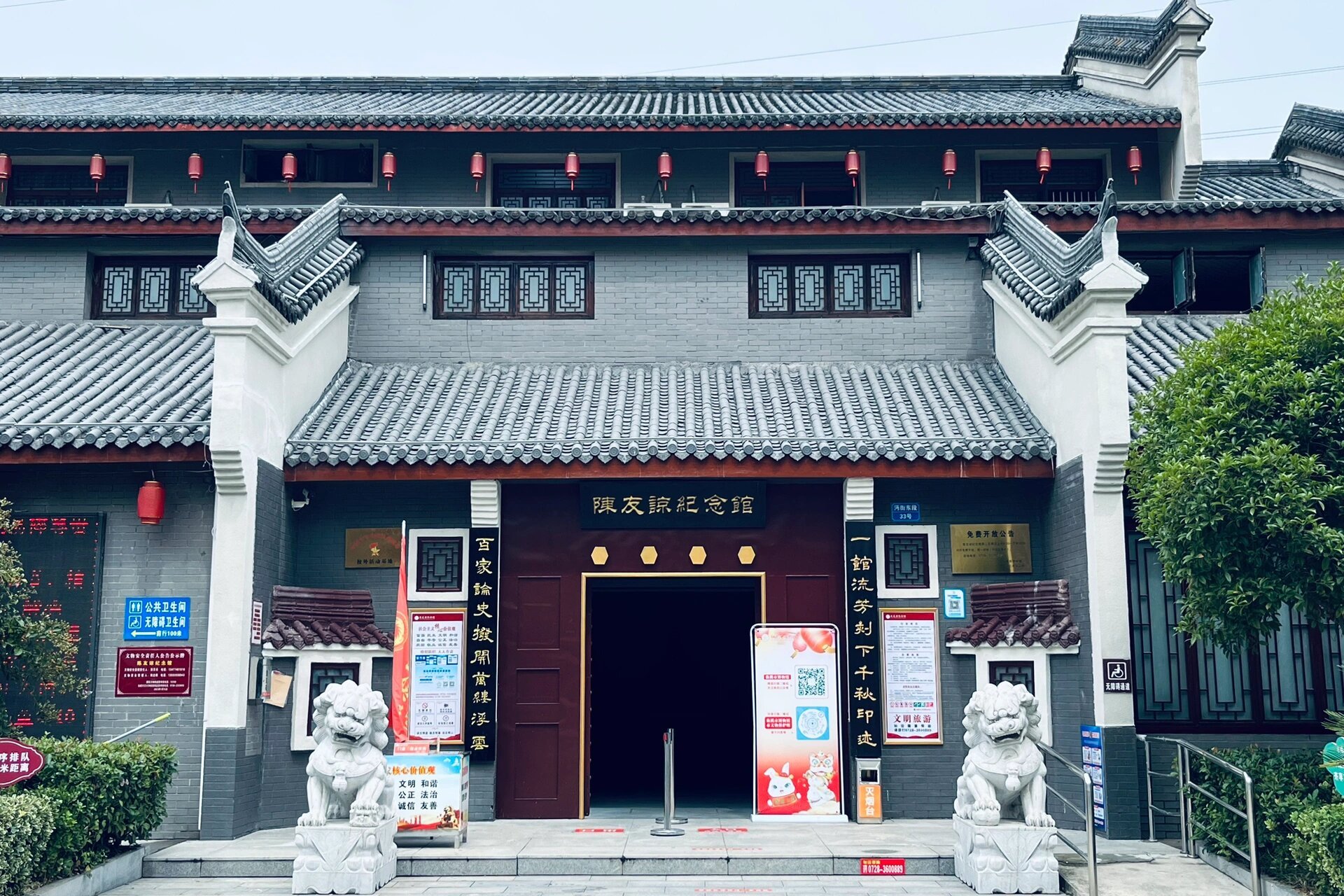 博物馆的新馆位于仙桃市沔州大道与前通路交汇处西南角,是市文化中心