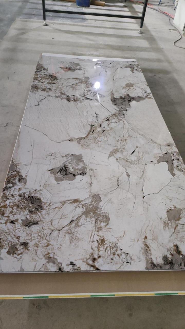 5,0.8厚,颜色以 木饰面色卡 为准定制生产,材质:竹木纤维