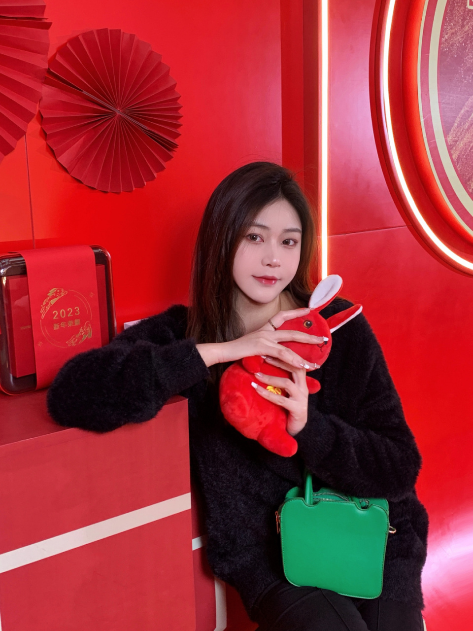 来荣耀吉市抓小兔兔啦92 听说经开万达广场有活动就想着来看看 就在