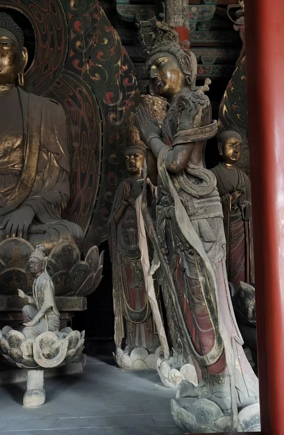 被称为"东方维纳斯" 露齿菩萨 山西大同华严寺中,有彩塑界极其著名的"