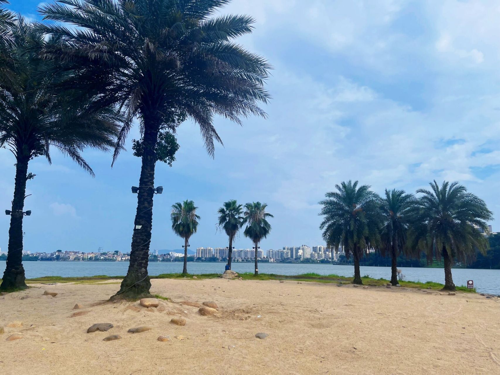 肇庆竟然有海? 标题一下,这是西江边的波海公园.