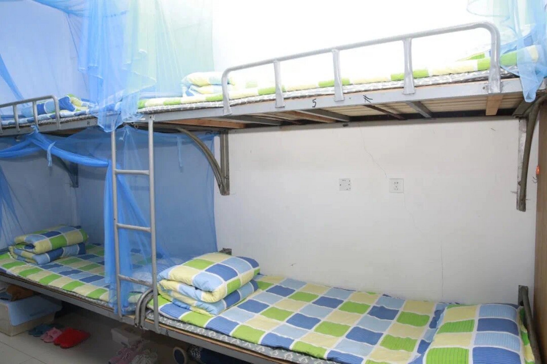 徐州幼师宿舍 洞山校区宿舍来啦 宿舍拥有独立卫生间,独立洗漱间,直饮