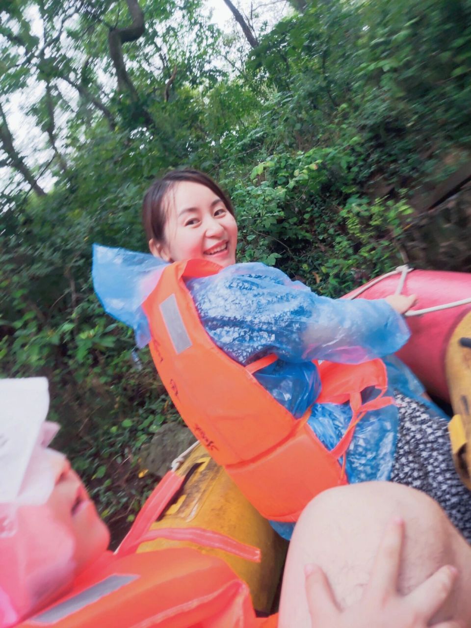 安徽滁州金甲溪漂流 天气阴 从仪征出发到安徽滁州的金甲溪 上午在