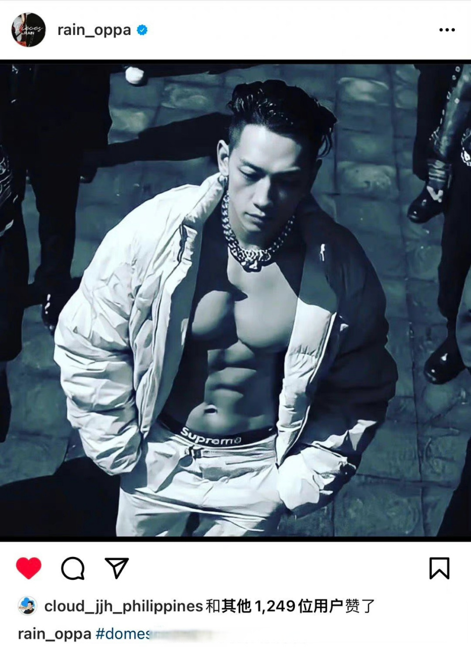 rain晒腹肌照rain露腹肌  rain在社交平台上晒了一张自己的腹肌照