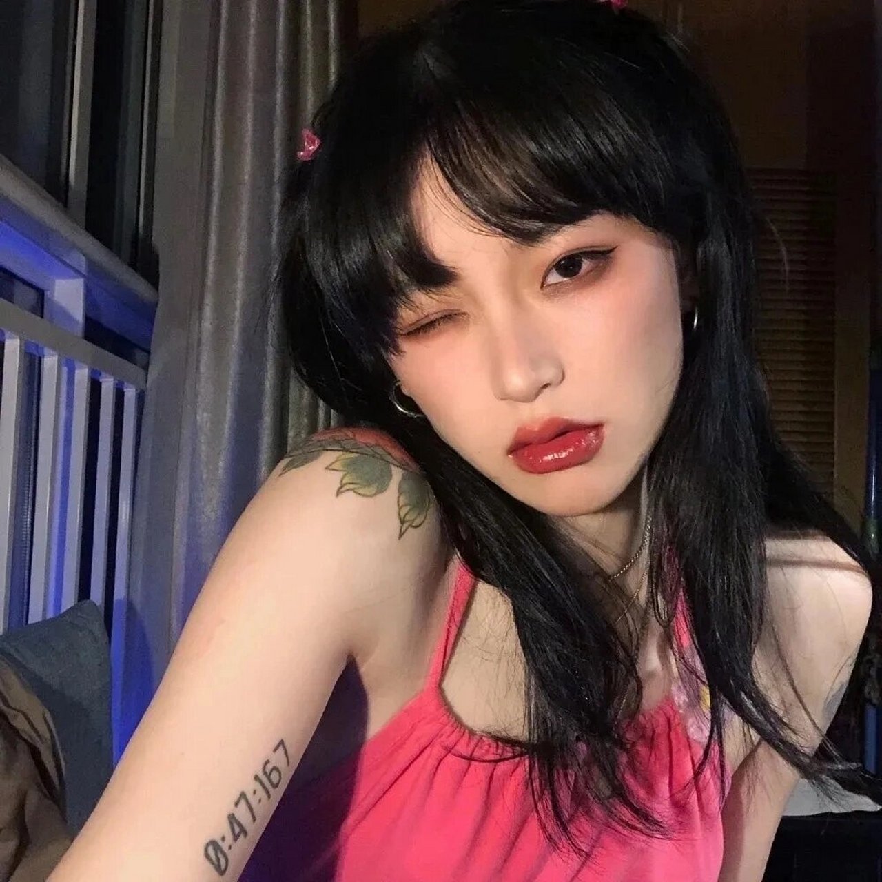 红唇成熟美女头像