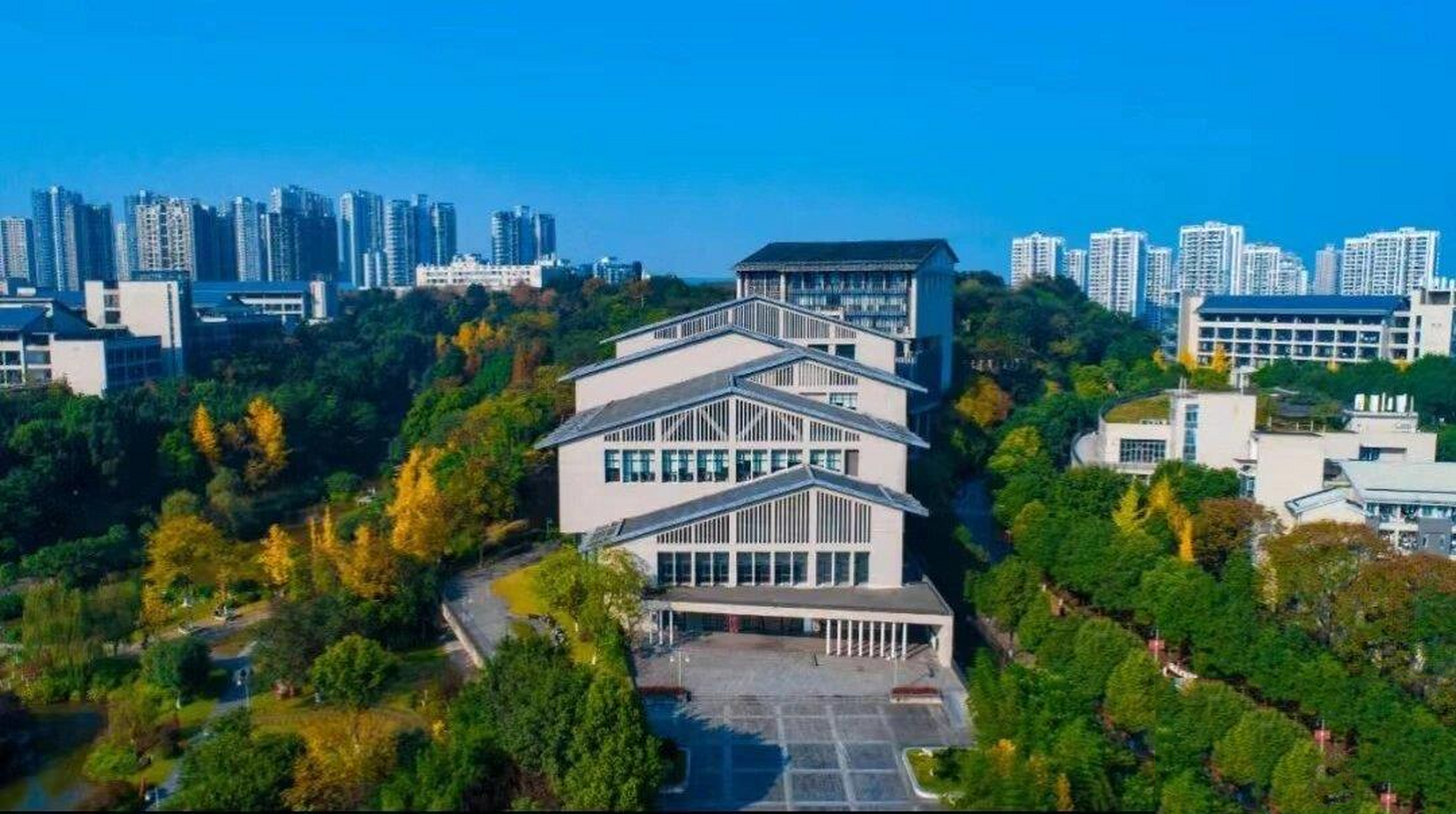 重庆理工大学花溪 两江校区 欢迎即将进入重理的学弟学妹们大学生活