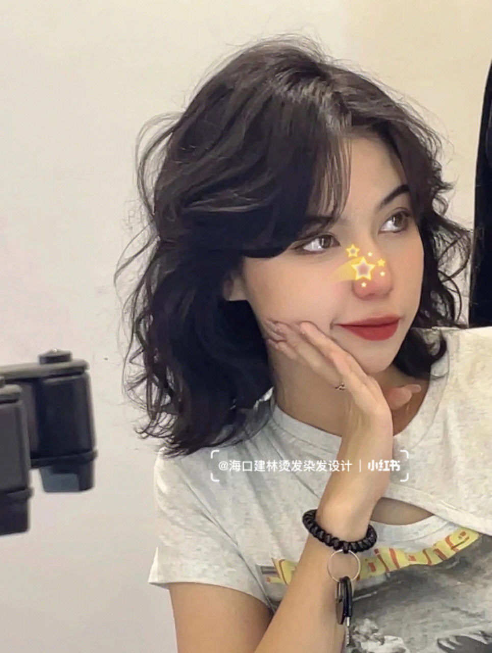 2023最火中短发烫发发型 中短发烫发发型 慵懒的卷卷,充满时尚元素