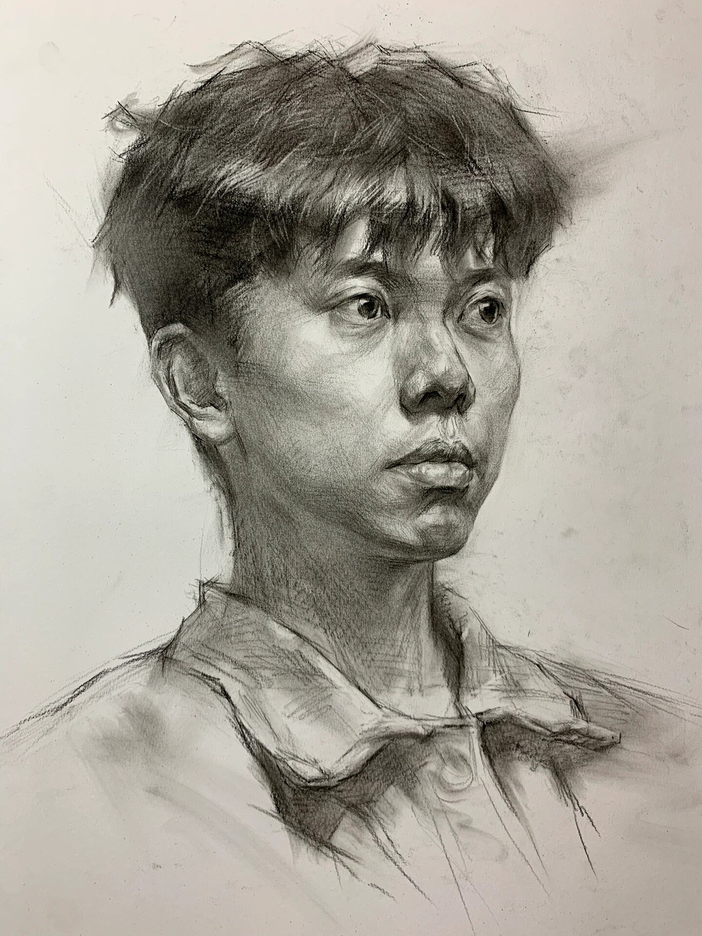 宝藏 素描头像四分之三男青年