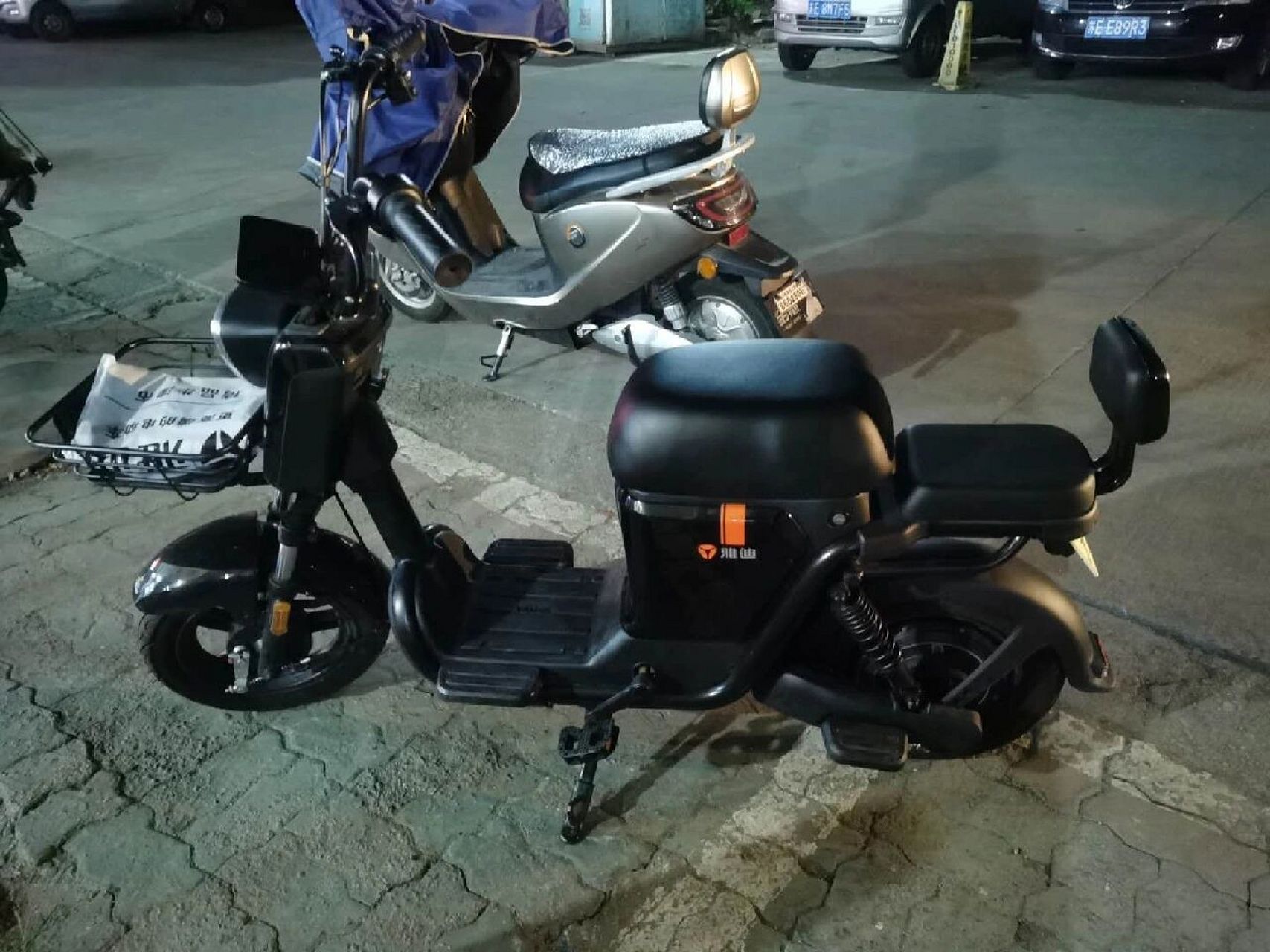 两年了,我终于找到我电动车直充口了01 雅迪电动车,看看你做的设计!