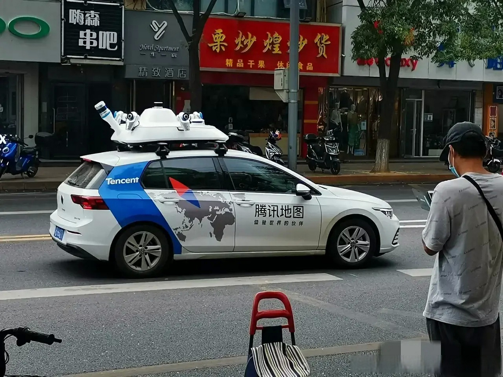 这就是地图街景的采集车,看着也挺低调了