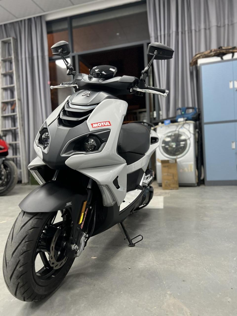 21年少妇四(标致sf4) 个人一手 6千公里 改装短尾牌照架 前后米塔斯