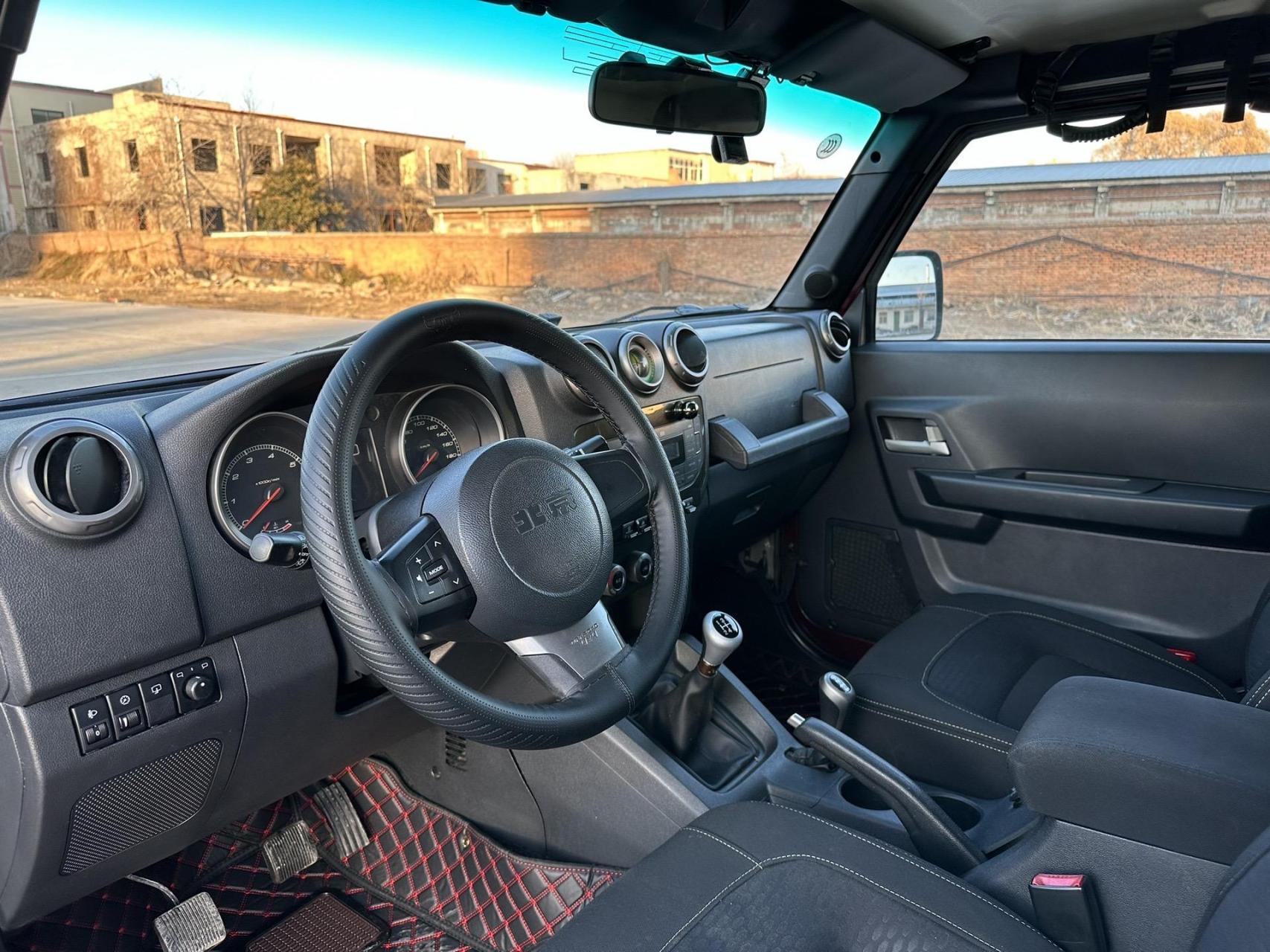 北京bj40 战狼同款 私家极品一手车 全车原版原漆 2.