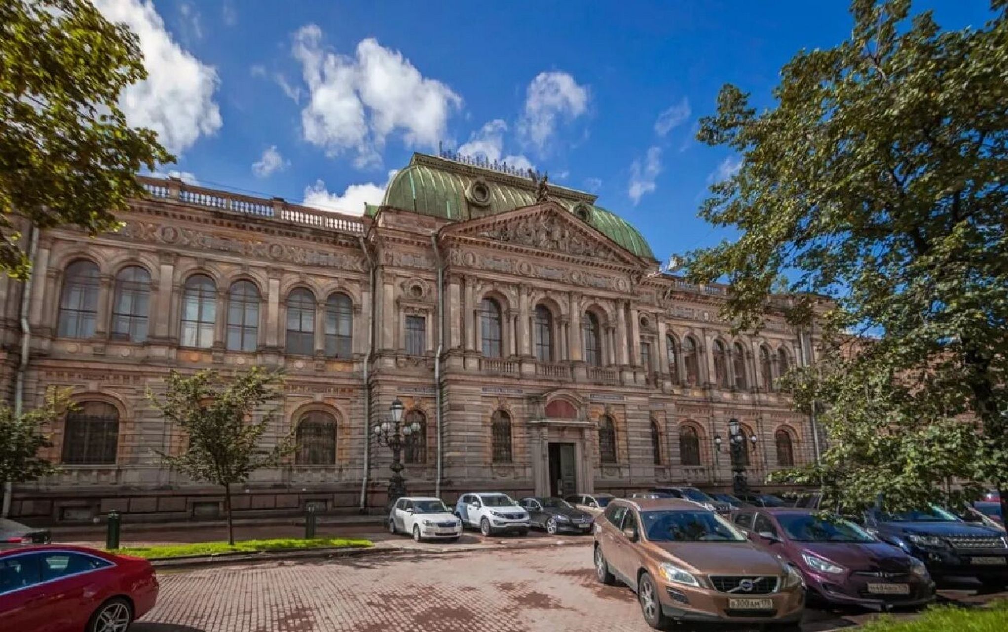 穆希娜工艺美术学院 俄罗斯国立圣彼得堡穆希娜工艺美术学院,成立于