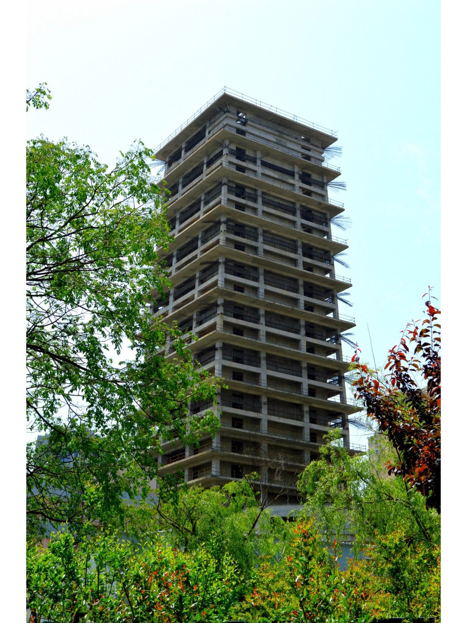 上海杨浦区烂尾寺庙 上海杨浦区有一栋烂尾楼.