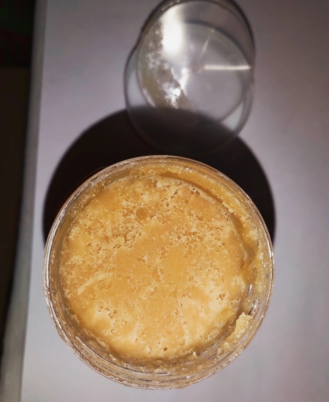 蜂蜜放久了底下有结晶是怎么回事(蜂蜜放久了有沉淀物怎么回事)