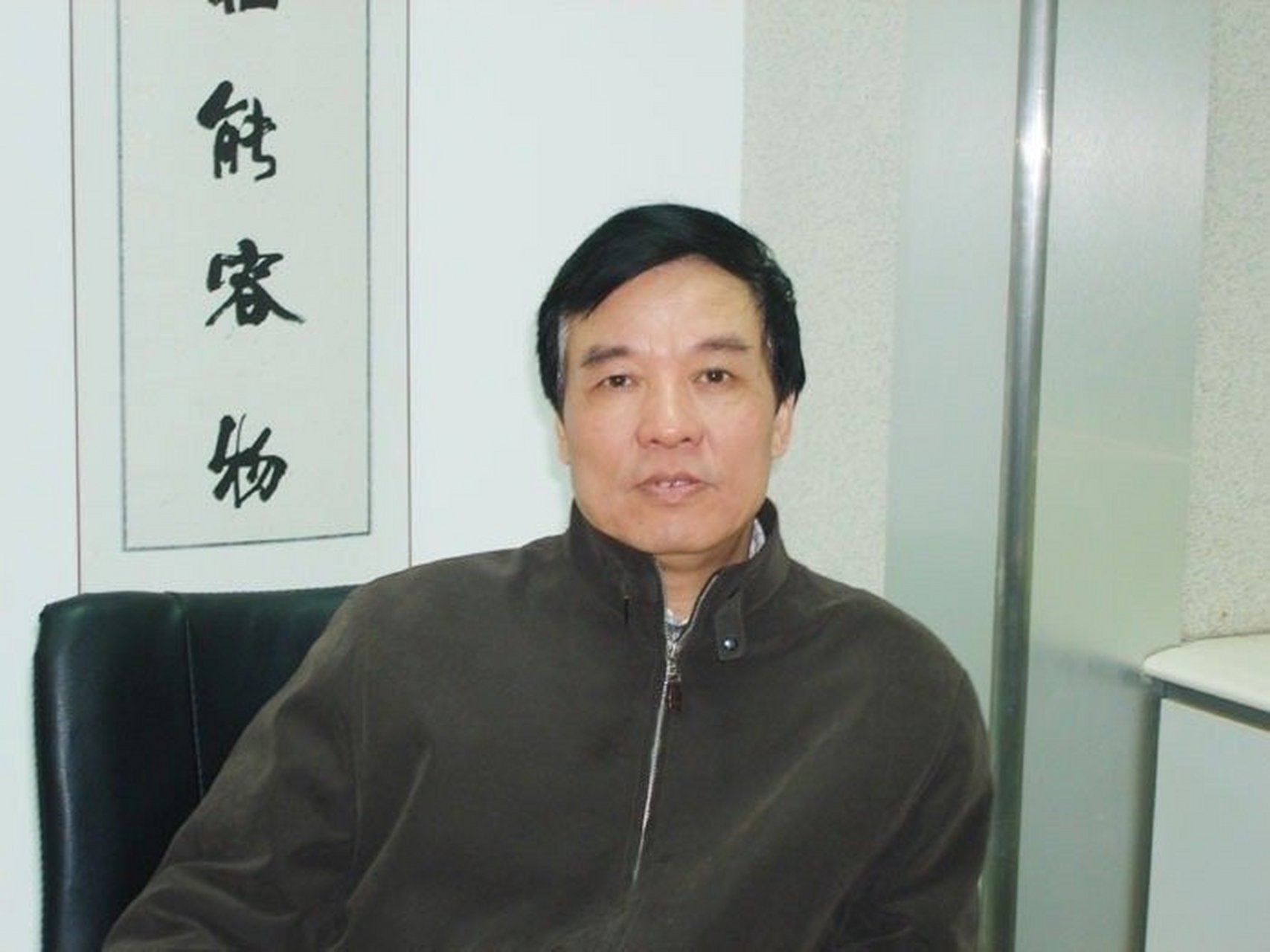 希望可以早点播出呀 ,就冲曹盾跟盛和煜的王炸组合,这电视剧开播我