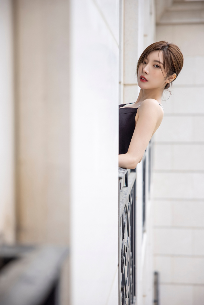 戴燕妮多面穿搭,仙气性感