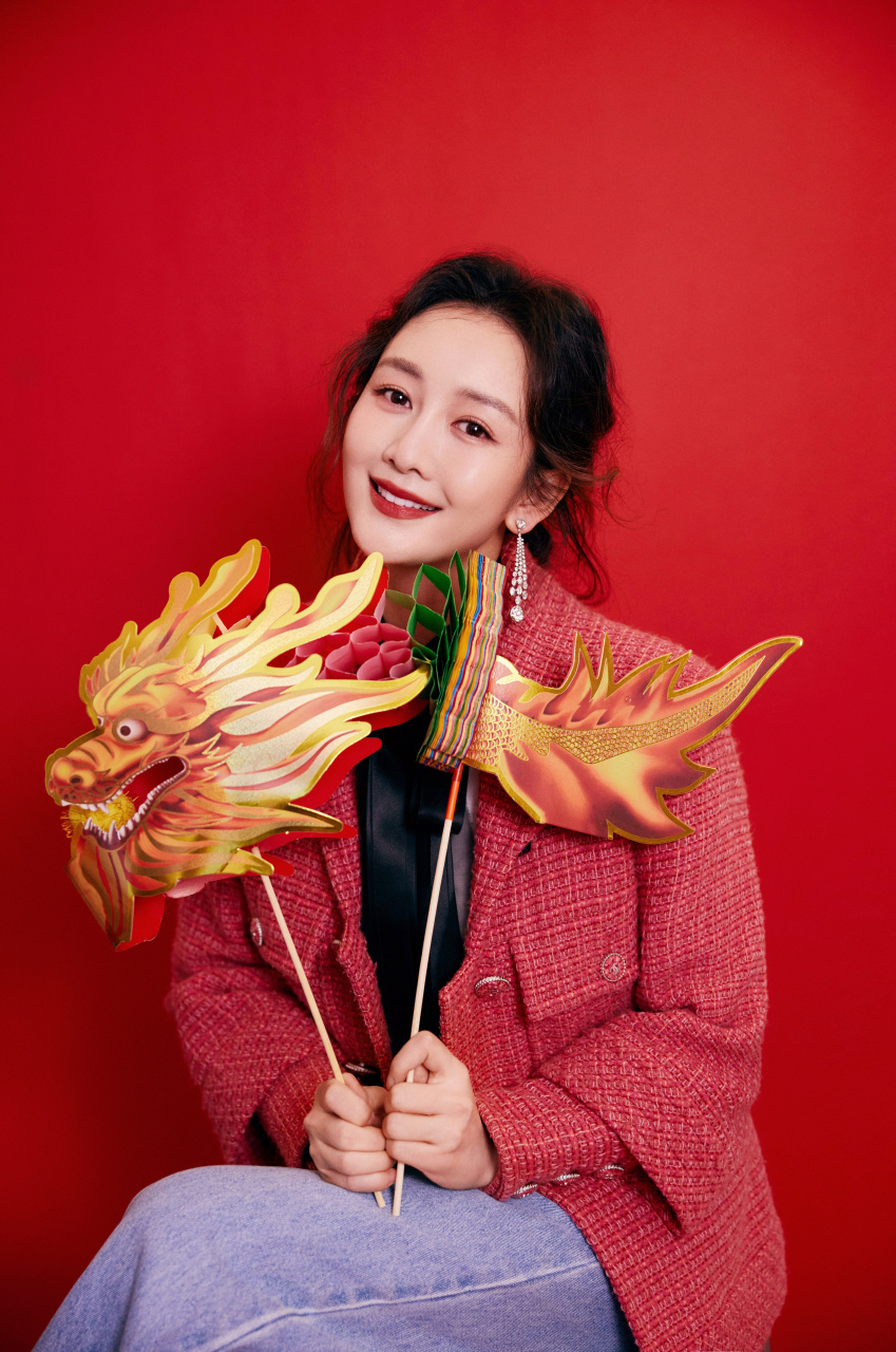 王鸥超话  迎龙辞旧岁 阖家共团圆 祝大家除夕快乐06 万事顺意 幸福