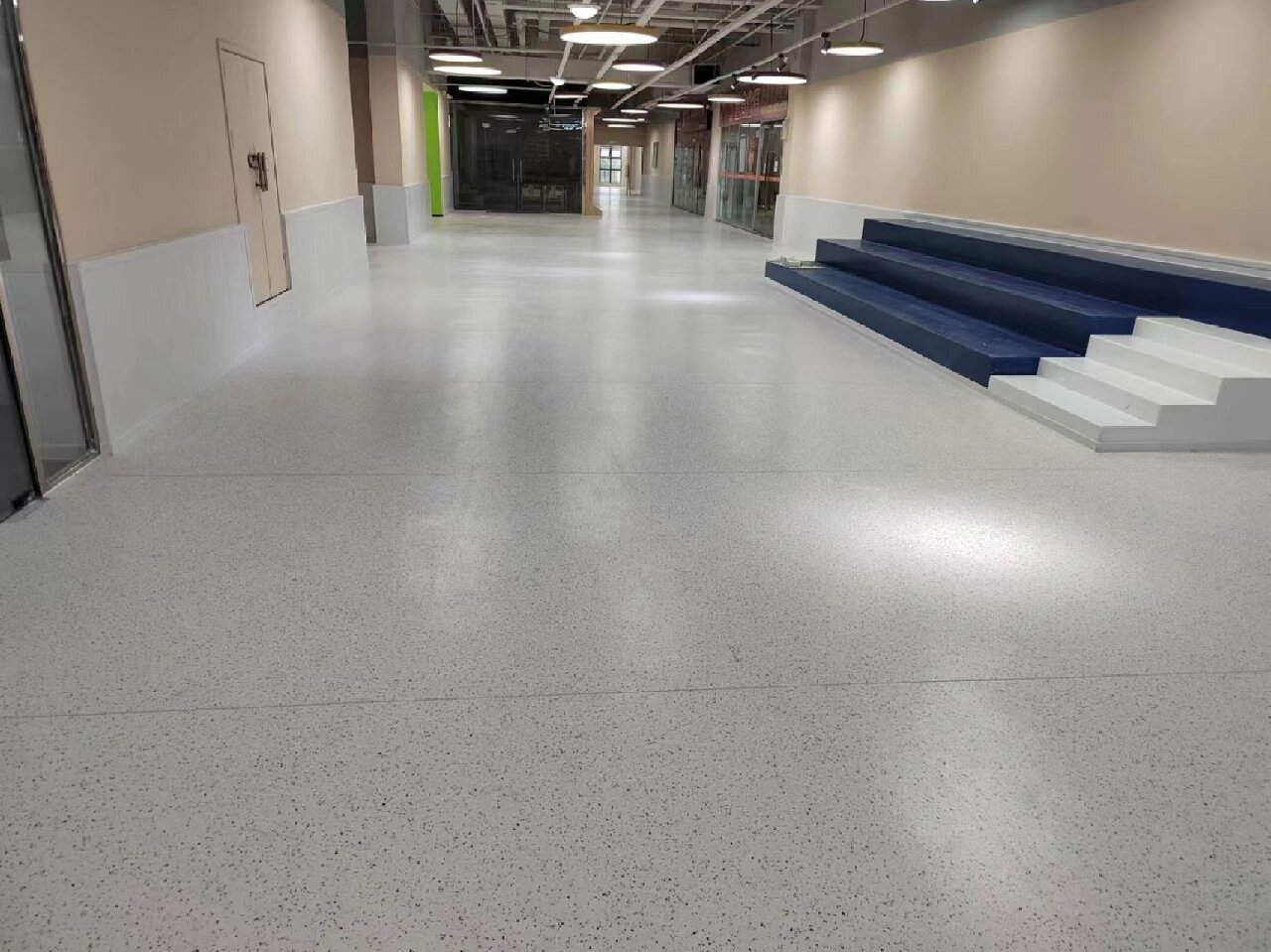 橡胶地板用于展厅,地铁,高铁.