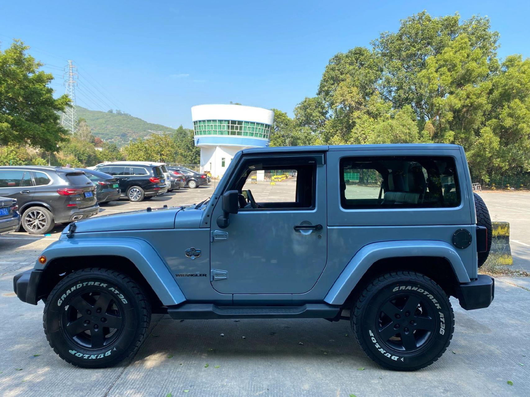 新到12年jeep牧马人极地限量版 全国限量500台 3.