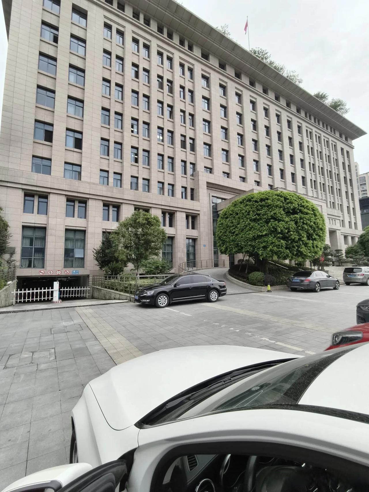 很接地气的政策报告,台上宣讲得很全面,台下提问也很直接:重庆招投标