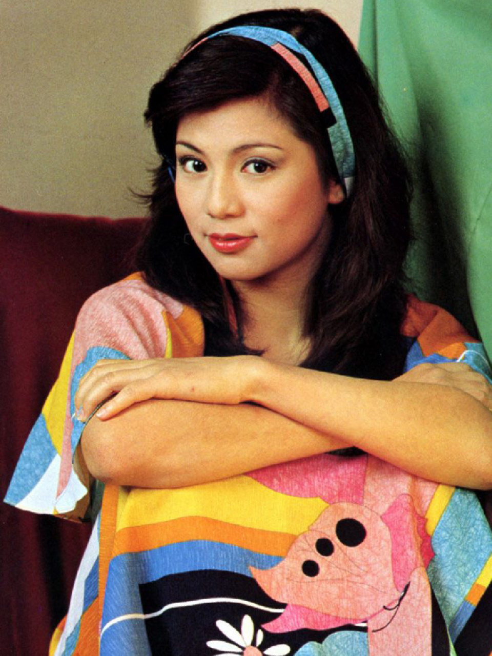 翁美玲出生在香港,父亲是上海人.