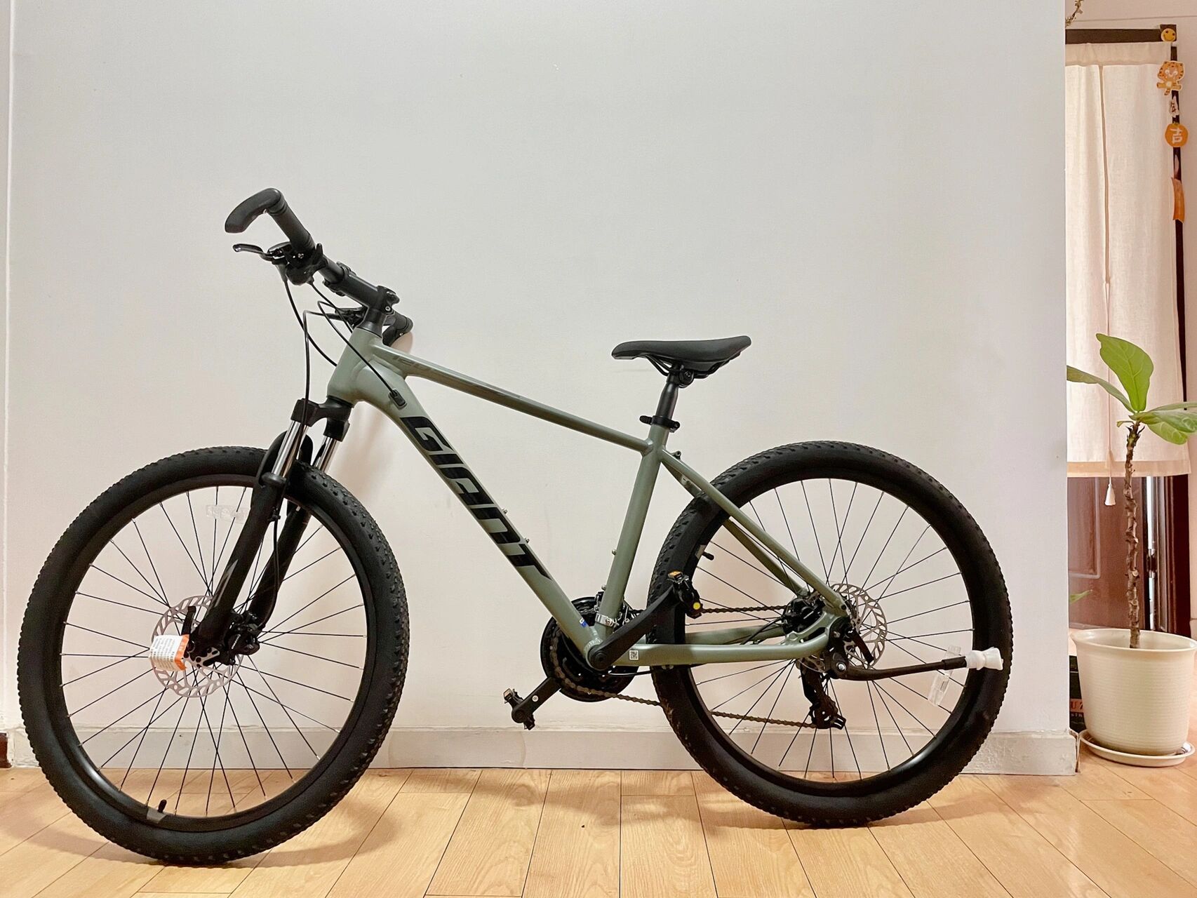 但喜德盛门店少都在很远的郊区就pass了,美利达整体颜值不如捷安特