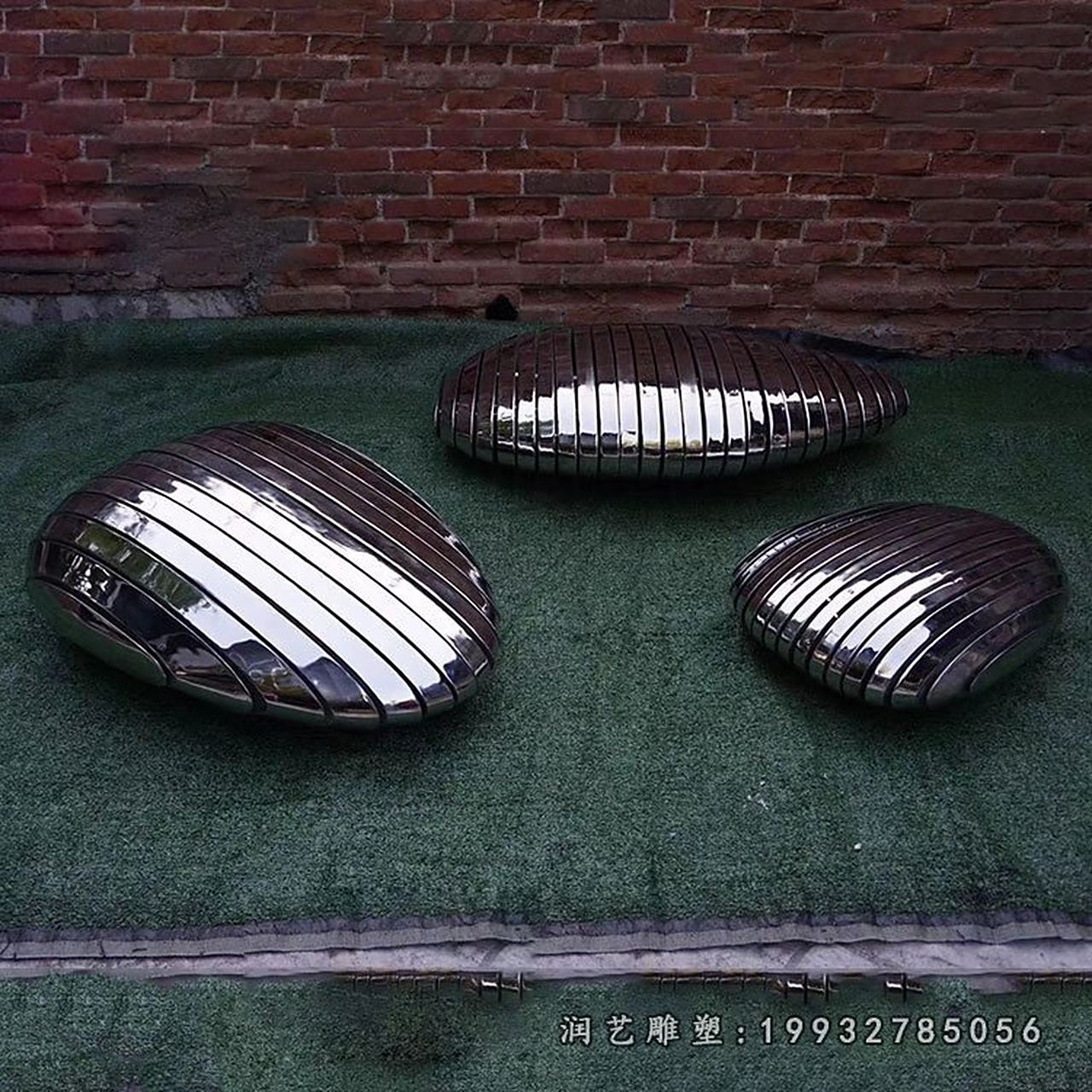 广场不锈钢鹅卵石景观雕塑 鹅卵石 ,是因为状似鹅卵而得名.