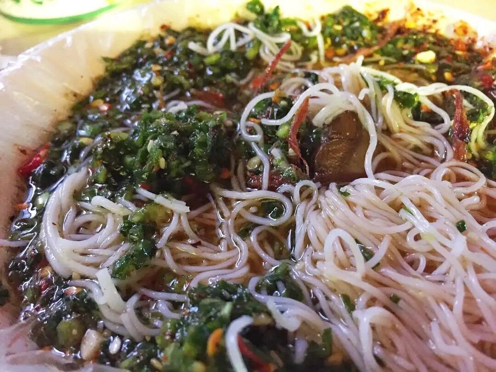 撒撇米线也是云南人夏天难以割舍的一口啊!