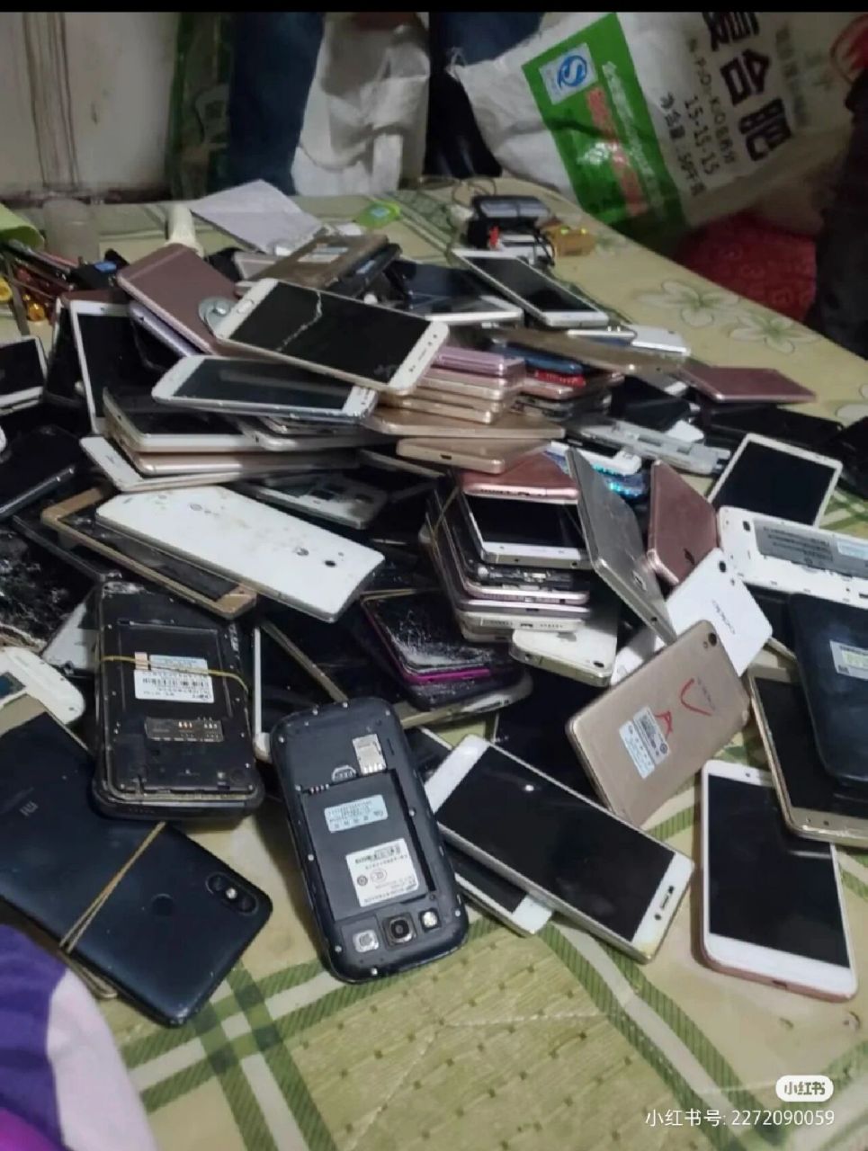高价回收旧手机 全国回收,运费我出. 高价回收 老年机 智能机 废旧手
