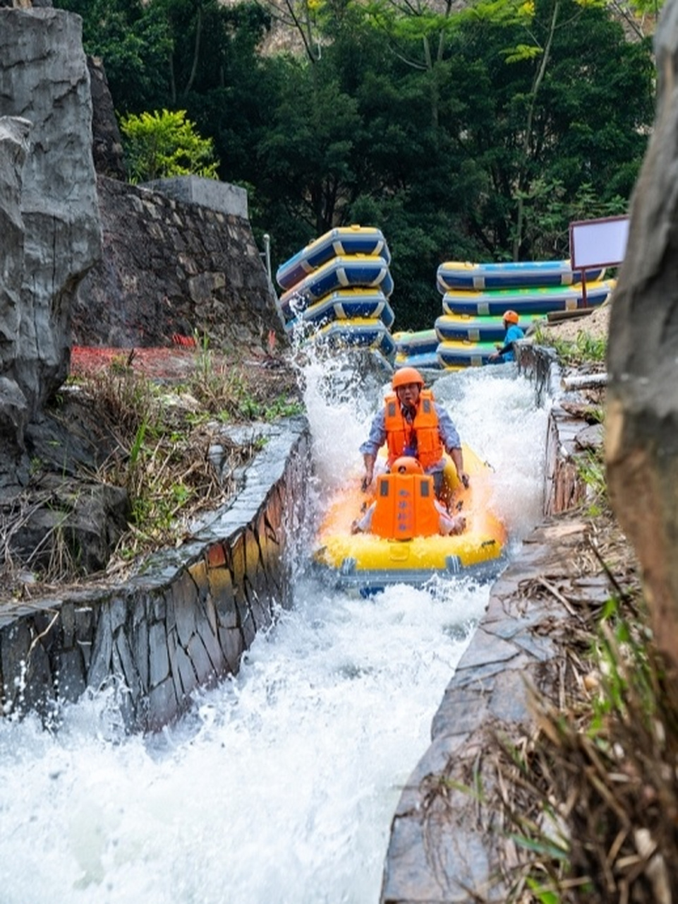 清远旅行|牛仔谷漂流 清远牛仔谷主题漂流景区, 将漂流的过程, 变成一