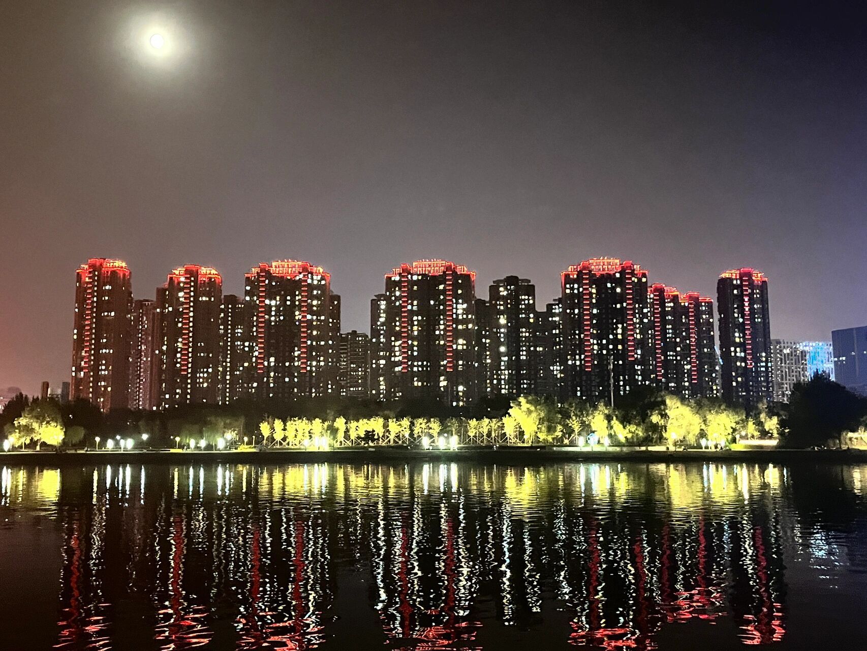 沈阳五里河公园 五里河公园游船,夜景,很好看的沙滩光影画,话不多说