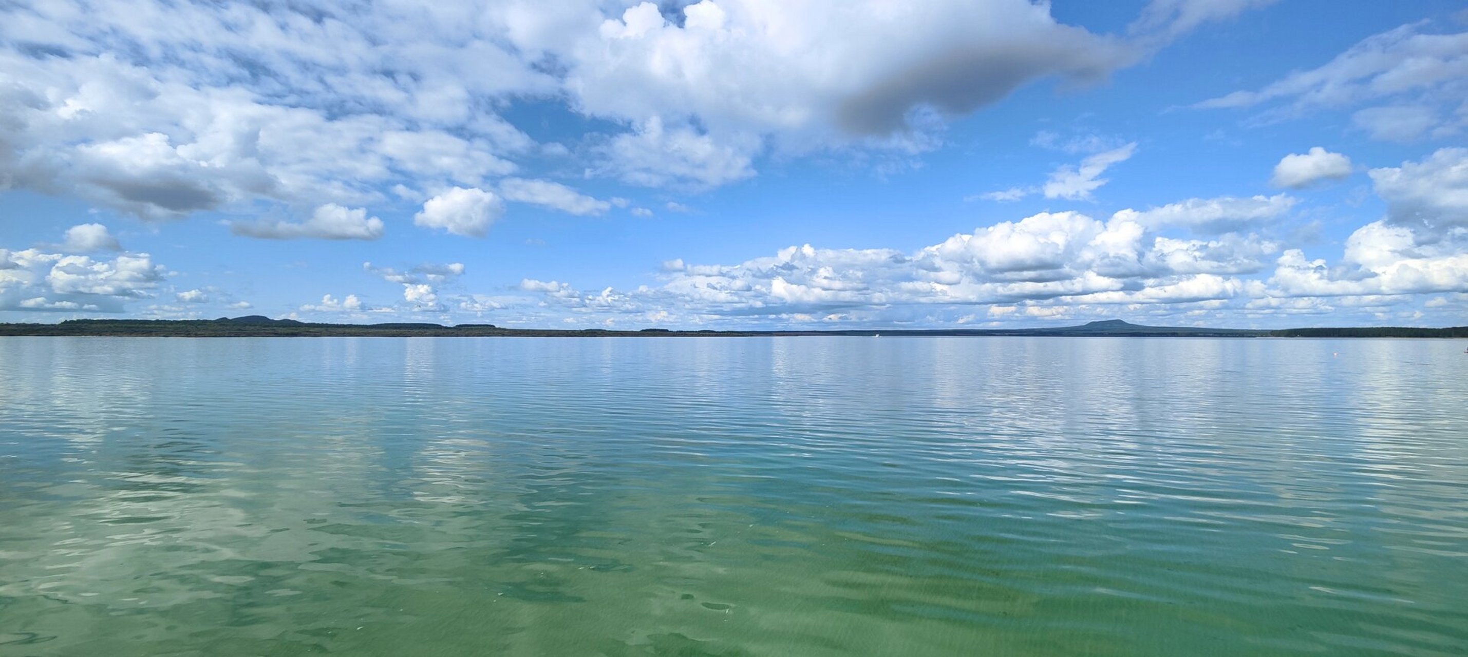 五大连池白龙湖 门票:40(包含20元景区内电瓶车) 电瓶车行驶大概5分钟