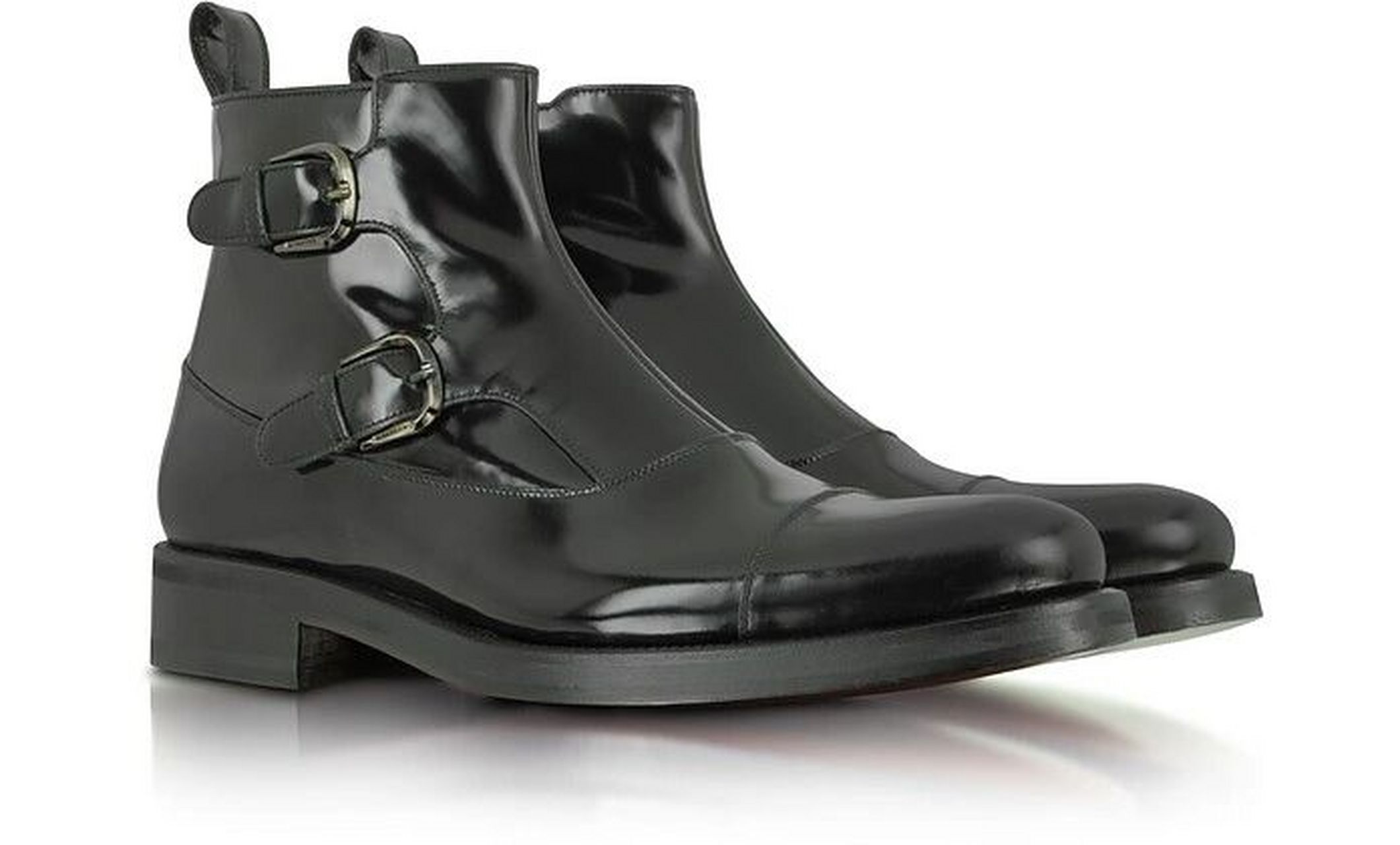 testoni 是知名服饰品牌,中文名是铁狮东尼,它是1929年在意大利皮鞋之