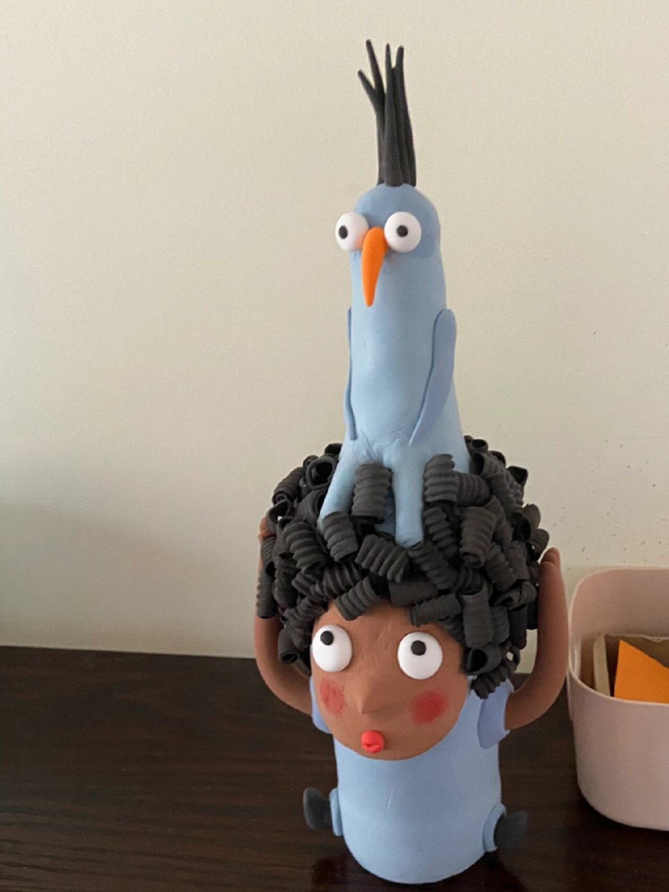 9699最近迷上超轻黏土,喊上班的老公带两个啤酒瓶子回来,我也是小