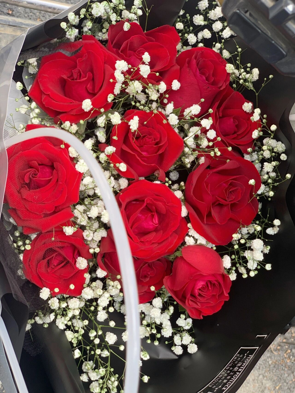 11支红玫瑰满天星花束 你遇见的每个人都因你而来