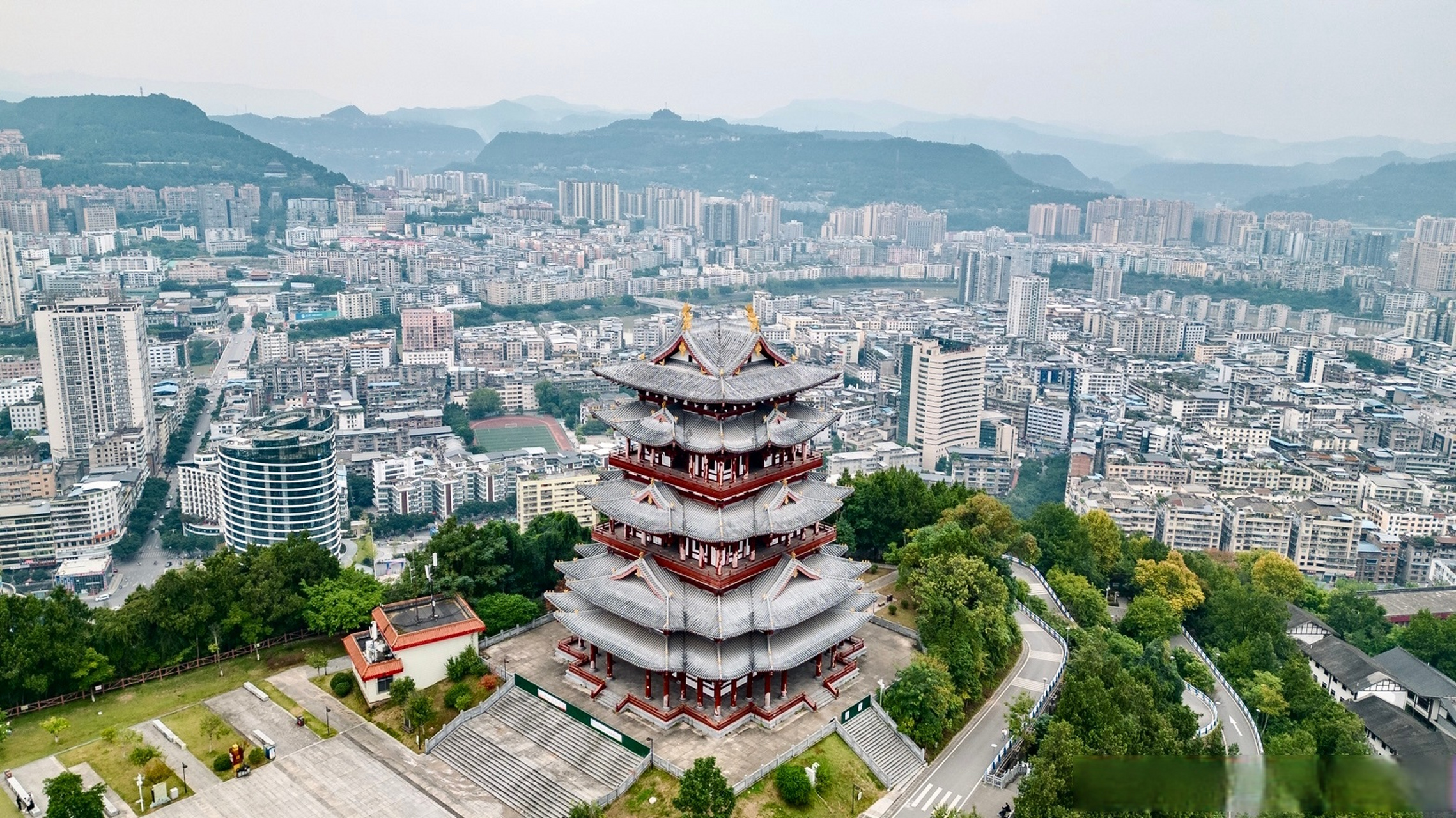 南龛石窟,位于巴州城南1公里的南龛山腹,始造于隋,盛行于唐,距今已有