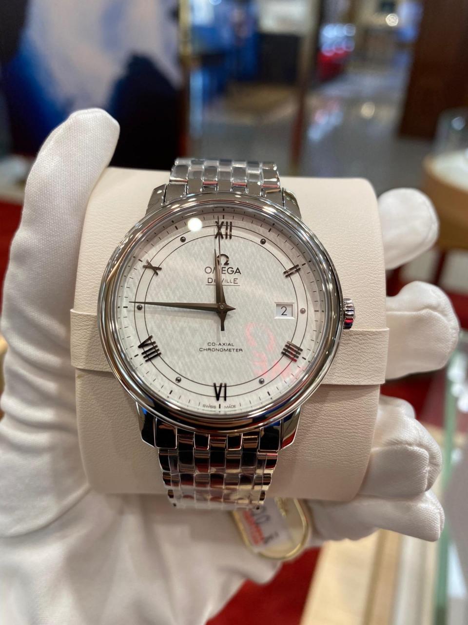 欧米茄二代碟飞丝绸表盘