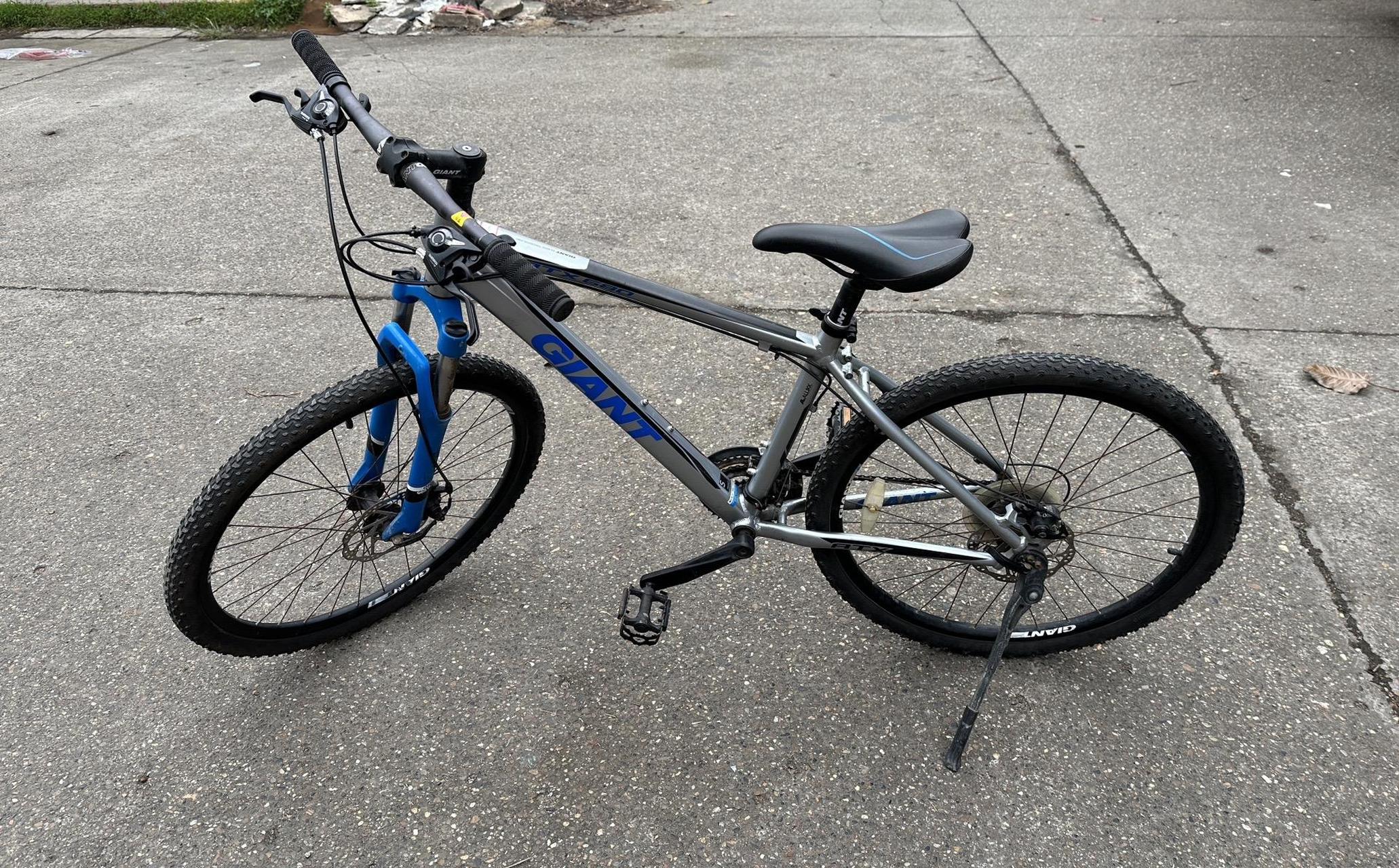 26寸捷安特atx680山地自行车低价转让,24速,双碟刹,禧玛诺配置,铝合金