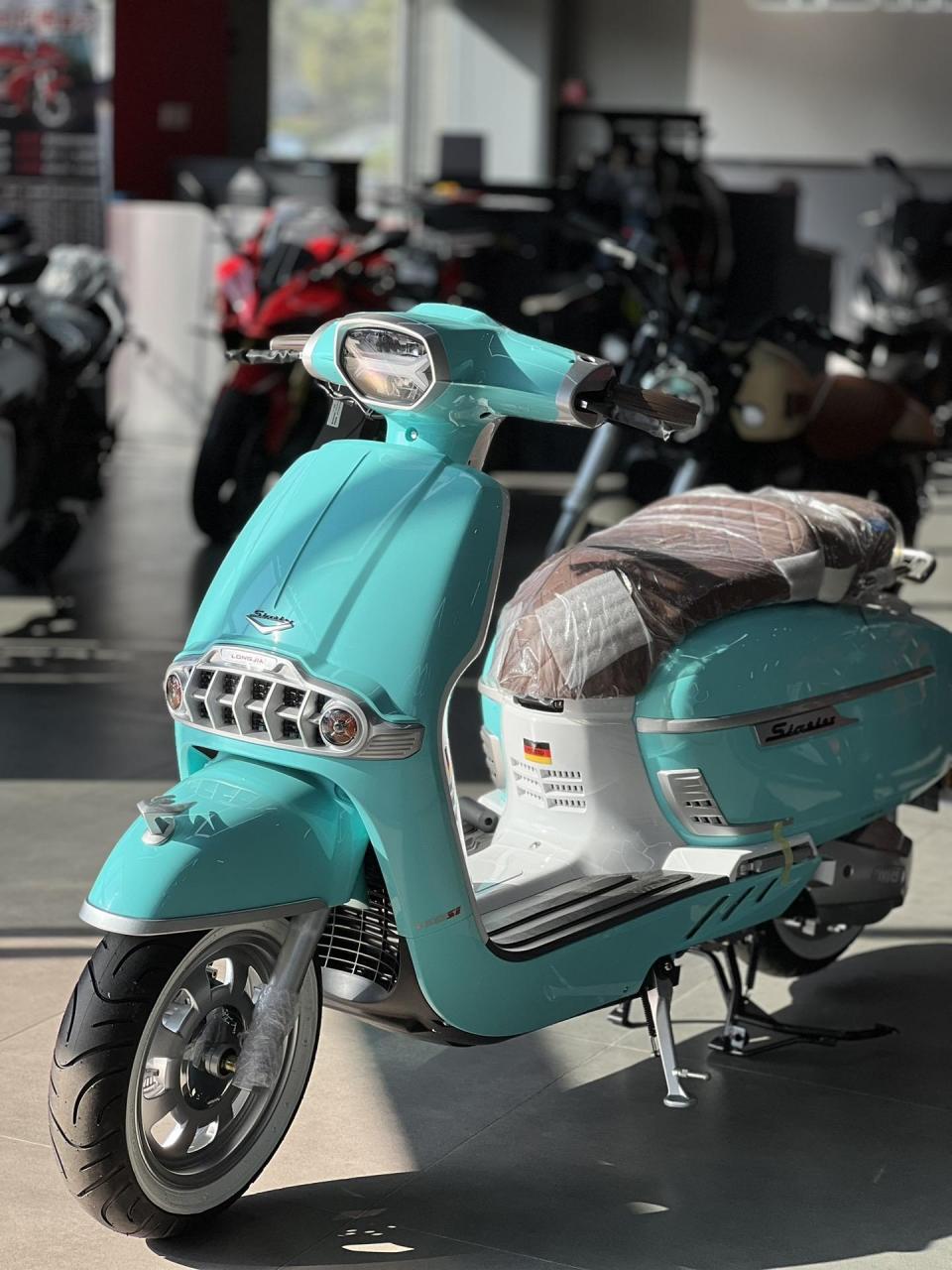 维多利亚150si 蒂芙尼蓝.实车颜色是真好看  喜提新车女骑