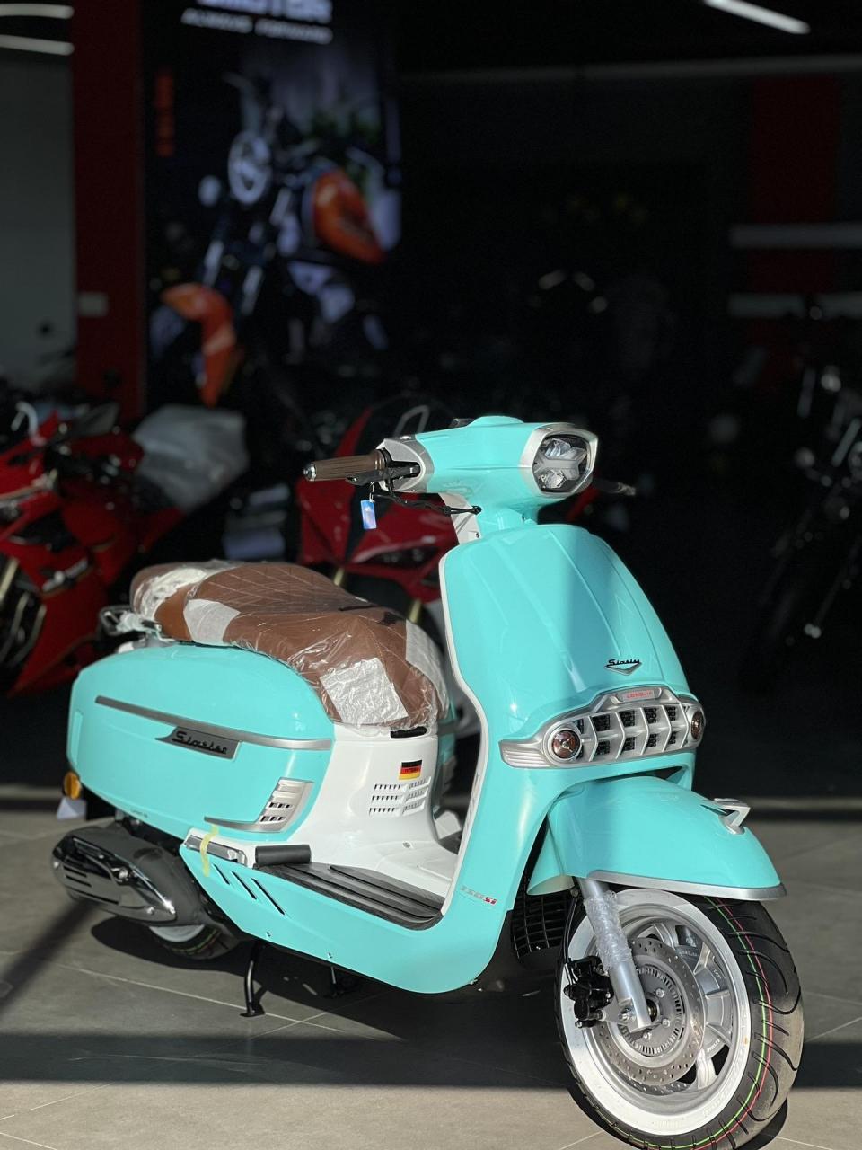 维多利亚150si 蒂芙尼蓝.实车颜色是真好看  喜提新车女骑