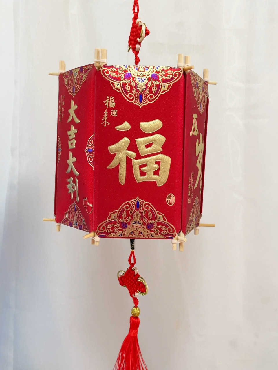 红包做新年红灯笼 过年用剩下的红包不要扔,用来做一个新年红灯笼,太