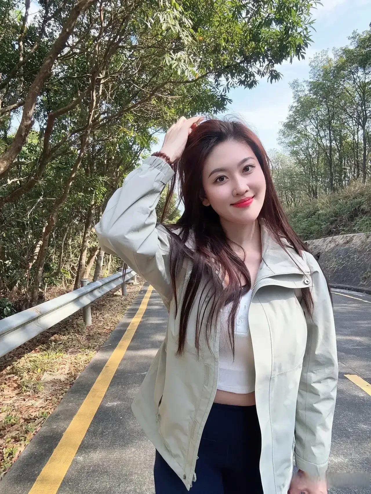 敢上山爬树,敢下河捉虾