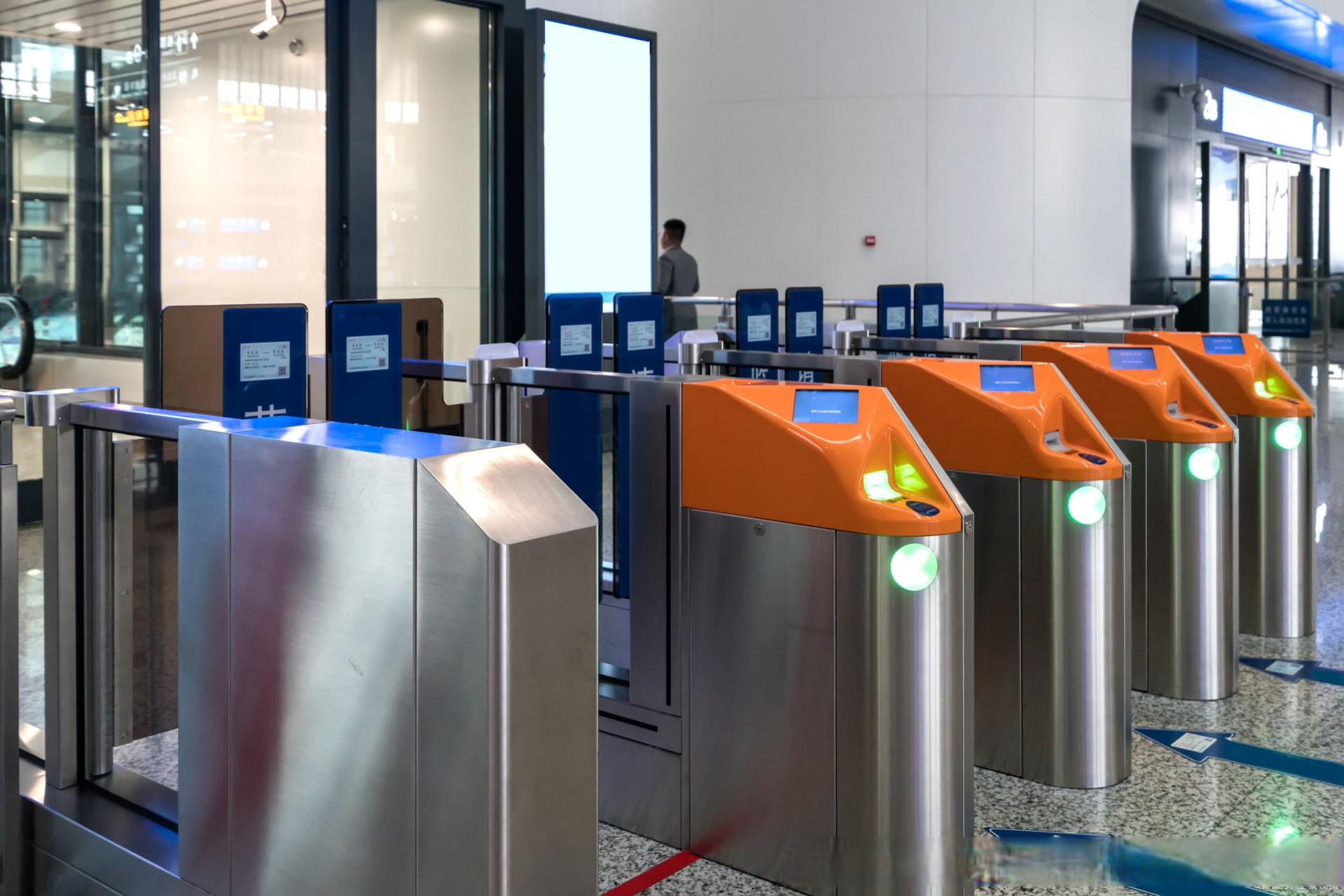 地铁出入口闸机作为地铁系统的重要组成部分,具有以下系列独特的鼓苘
